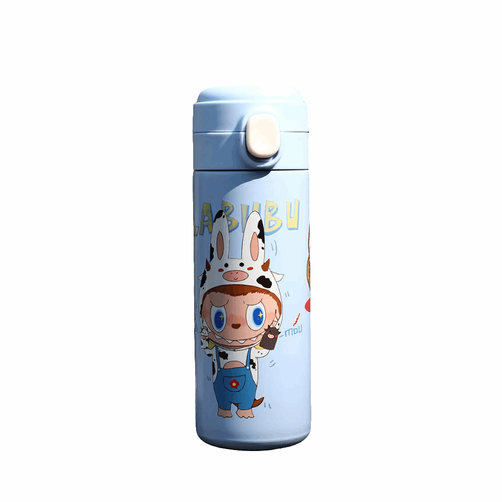 alt="Gourde thermos Labubu 420ml en acier inoxydable – bouteille isotherme colorée avec illustrations Labubu, protège boissons chaudes et froides, légère et pratique"