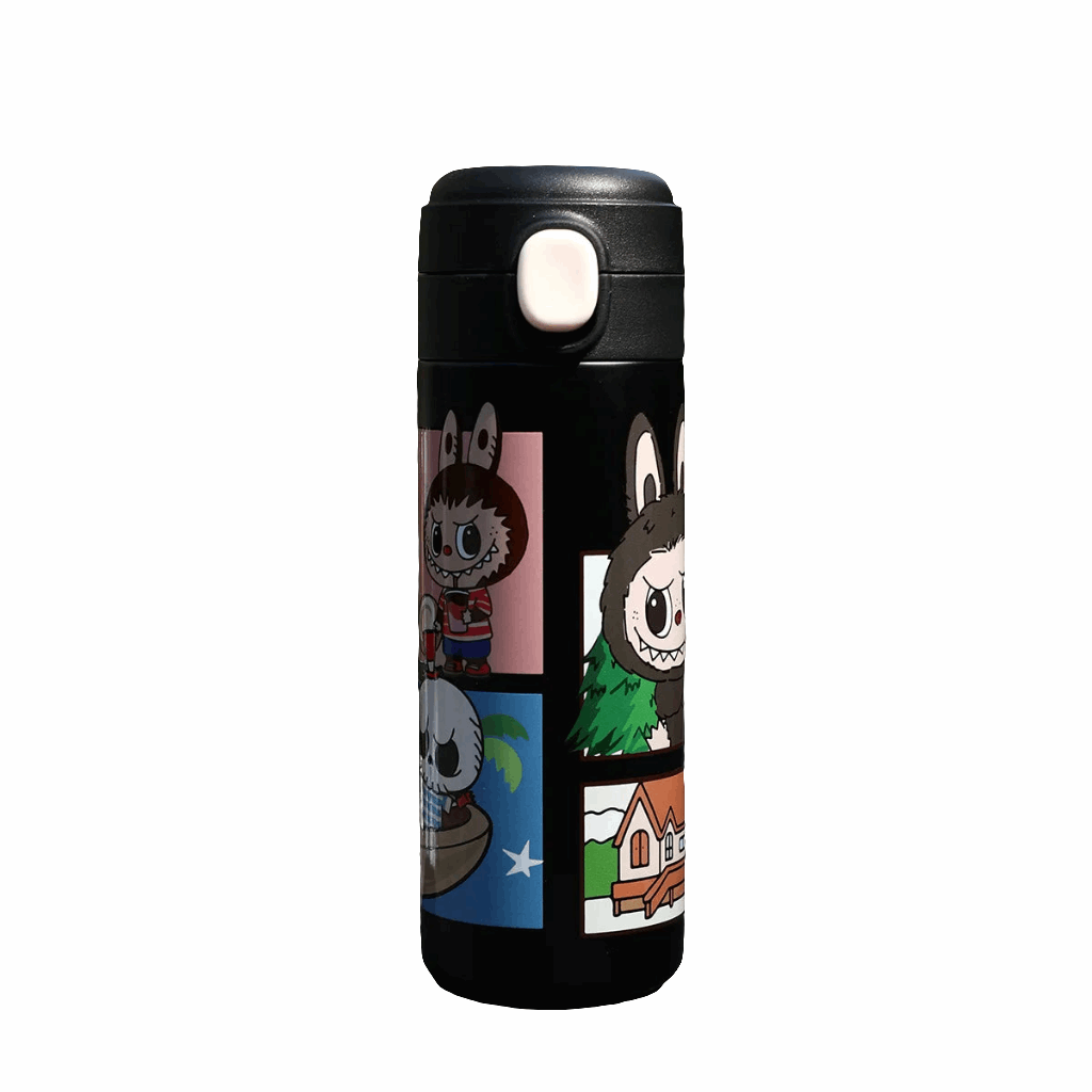 alt="Gourde thermos Labubu 420ml en acier inoxydable – bouteille isotherme colorée avec illustrations Labubu, protège boissons chaudes et froides, légère et pratique"