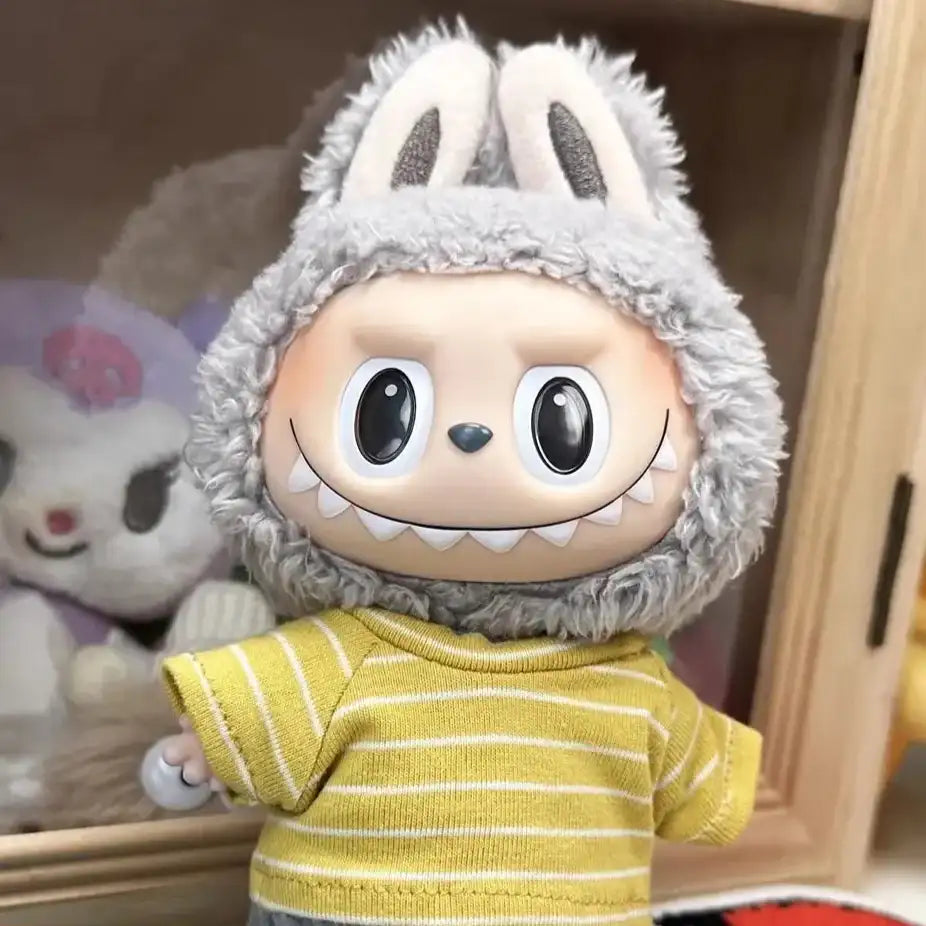 alt="Vêtements en coton pour figurines Labubu – couleurs variées, style kawaii, tissu doux et confortable, accessoires mode pour poupées 15-17 cm"