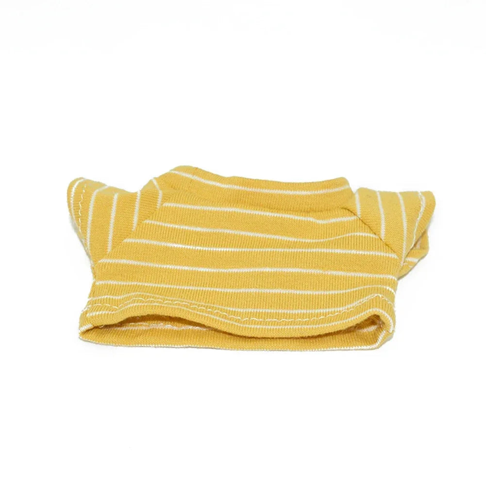 alt="Vêtements en coton pour figurines Labubu – couleurs variées, style kawaii, tissu doux et confortable, accessoires mode pour poupées 15-17 cm"