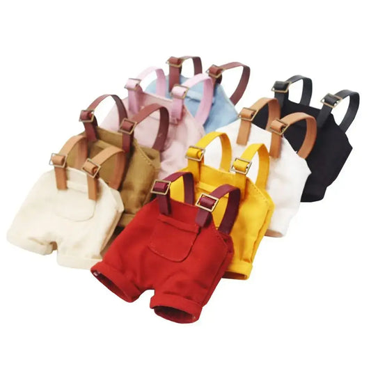 alt="Short à bretelles en coton doux pour figurines Labubu – plusieurs couleurs tendances, look mignon et confortable, accessoire kawaii"