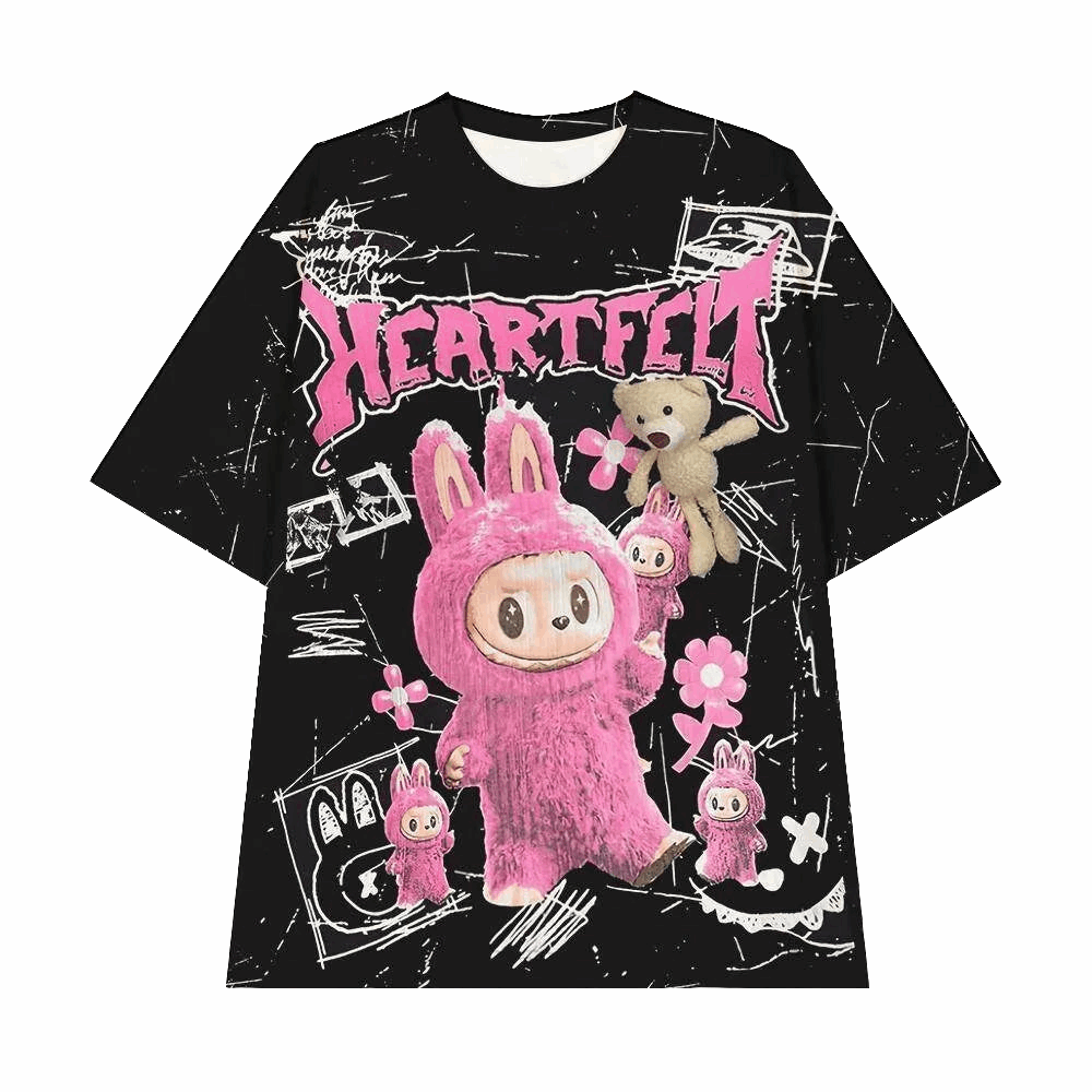 alt="T-shirt enfant Labubu Heartfelt – manches courtes, motif 3D original, coupe droite, col rond, polyester léger, style tendance pour enfants 4-13 ans"