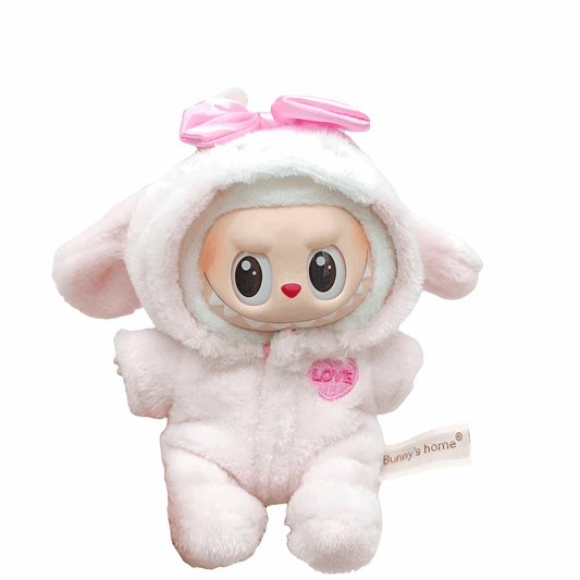 Pyjama douillet pour Labubu avec une figurine mignonne de Bunny's Home en peluche rose.
