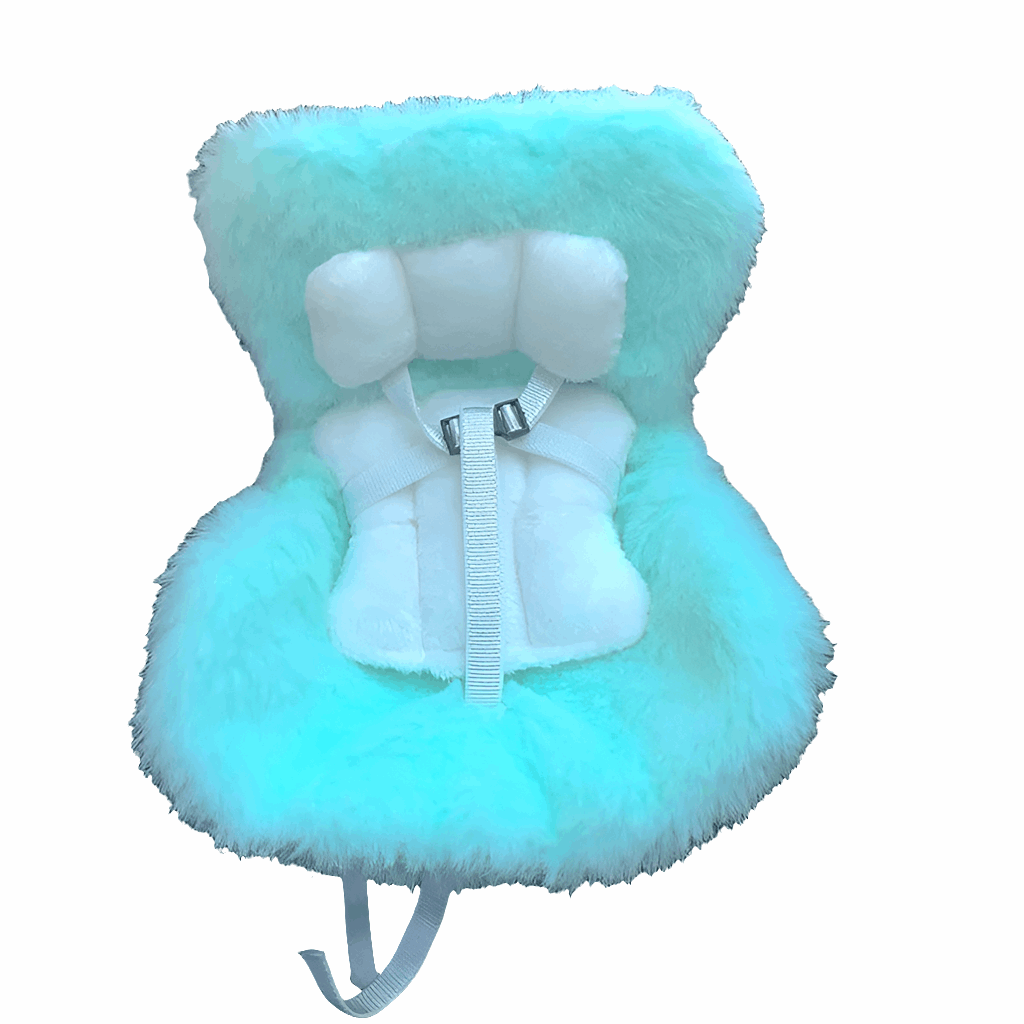 alt="Siège auto en peluche douce pour figurines Labubu 15-17 cm – accessoire confortable, design élégant et sécuritaire, parfait pour exposition ou transport"