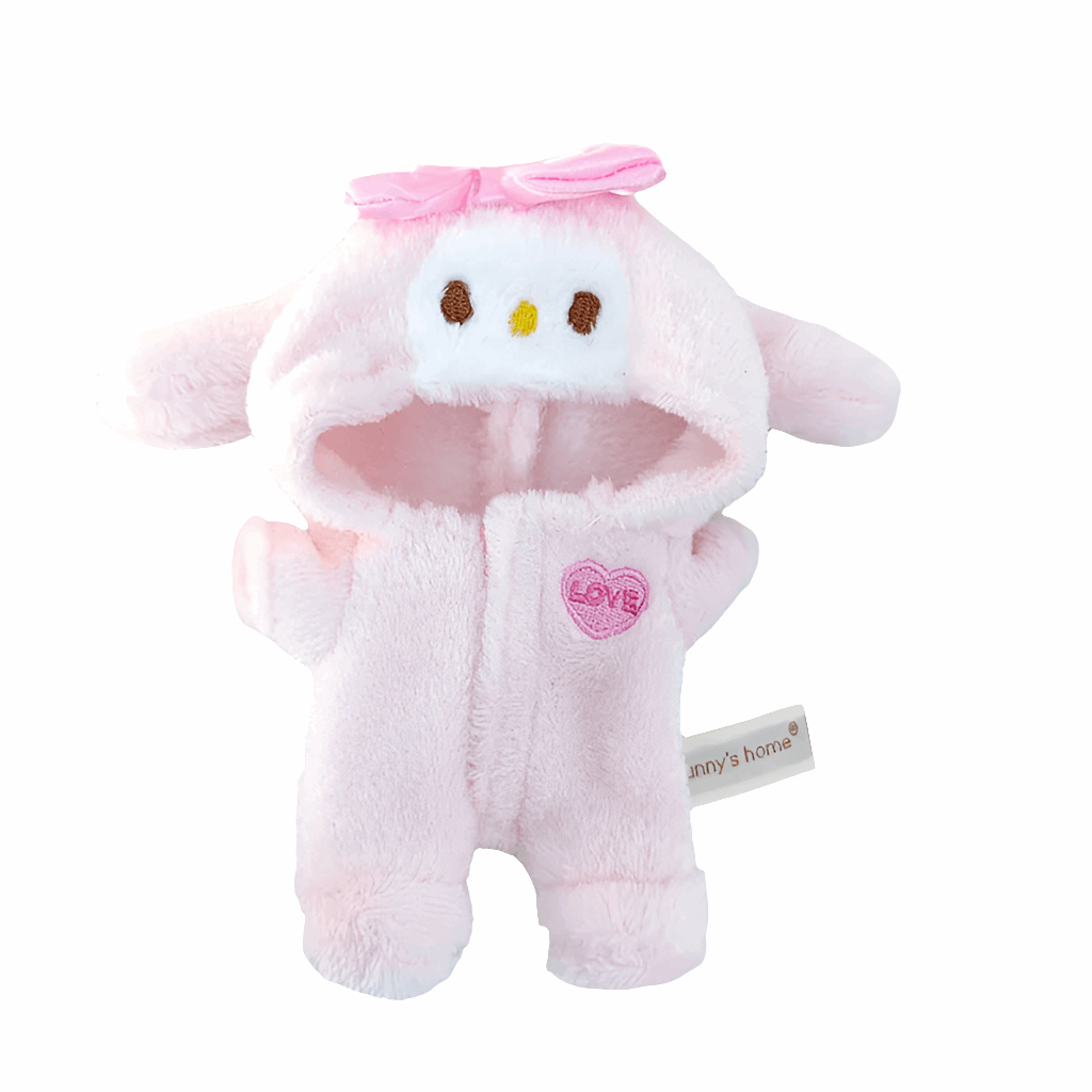 Pyjama douillet pour Labubu "Bunny’s Home" rose en peluche avec oreilles et cœur brodé.