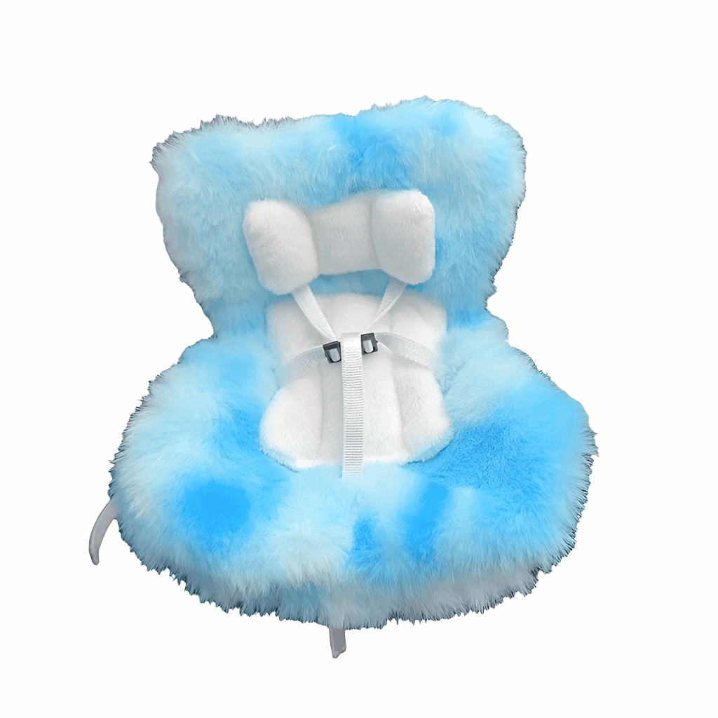 alt="Siège auto en peluche douce pour figurines Labubu 15-17 cm – accessoire confortable, design élégant et sécuritaire, parfait pour exposition ou transport"