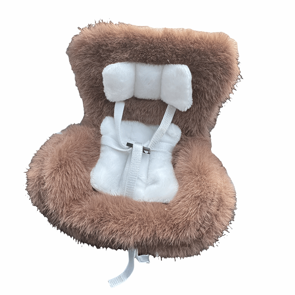 alt="Siège auto en peluche douce pour figurines Labubu 15-17 cm – accessoire confortable, design élégant et sécuritaire, parfait pour exposition ou transport"