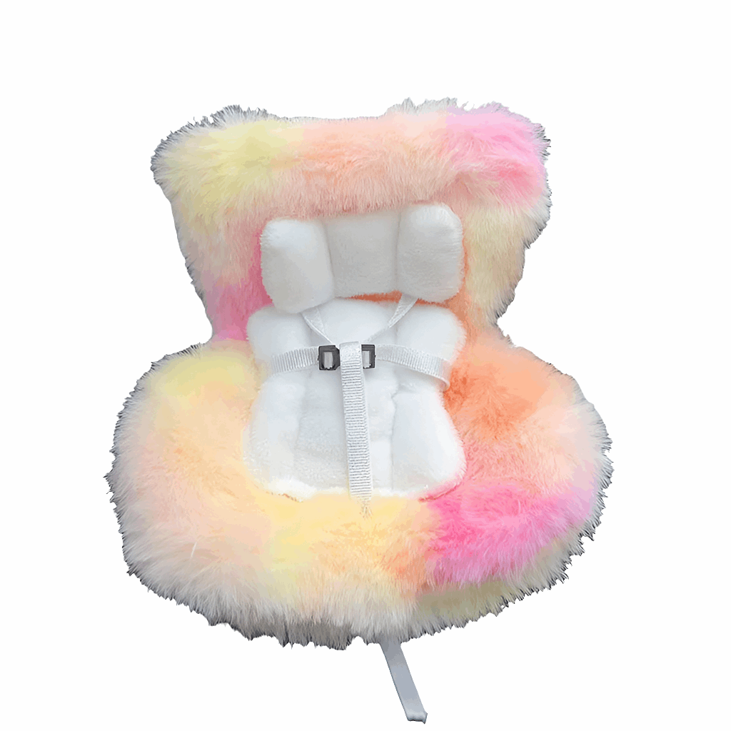 alt="Siège auto en peluche douce pour figurines Labubu 15-17 cm – accessoire confortable, design élégant et sécuritaire, parfait pour exposition ou transport"