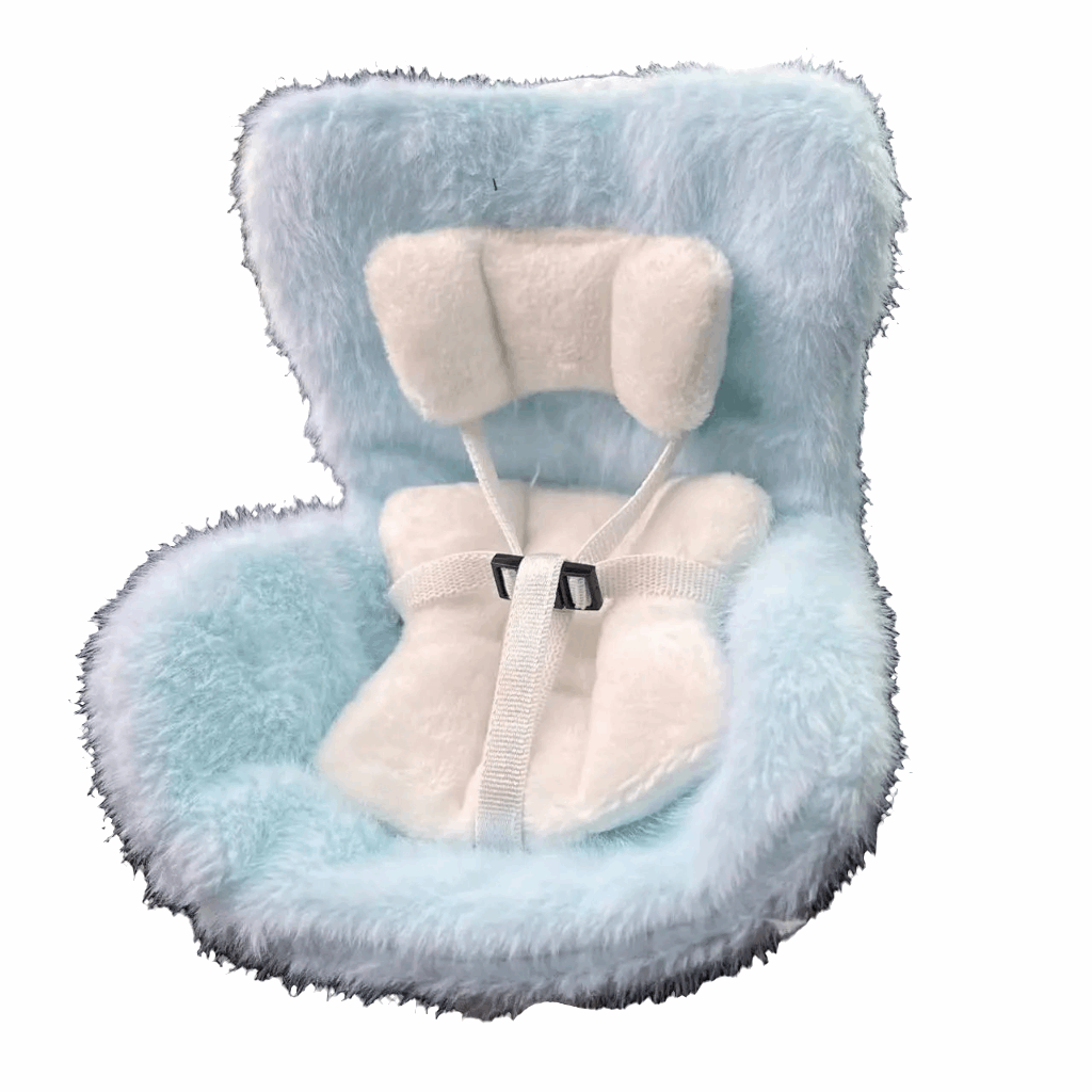 alt="Siège auto en peluche douce pour figurines Labubu 15-17 cm – accessoire confortable, design élégant et sécuritaire, parfait pour exposition ou transport"