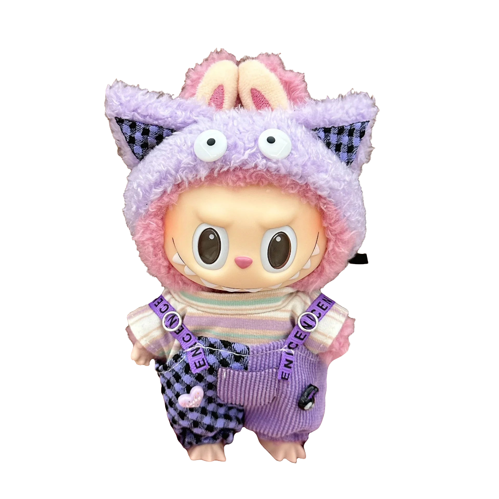 alt="Tenues miniatures Labubu – collection variée avec salopette rayée, robe à motifs, costume animalier, vêtements kawaii faciles à enfiler pour figurines 15-17 cm"