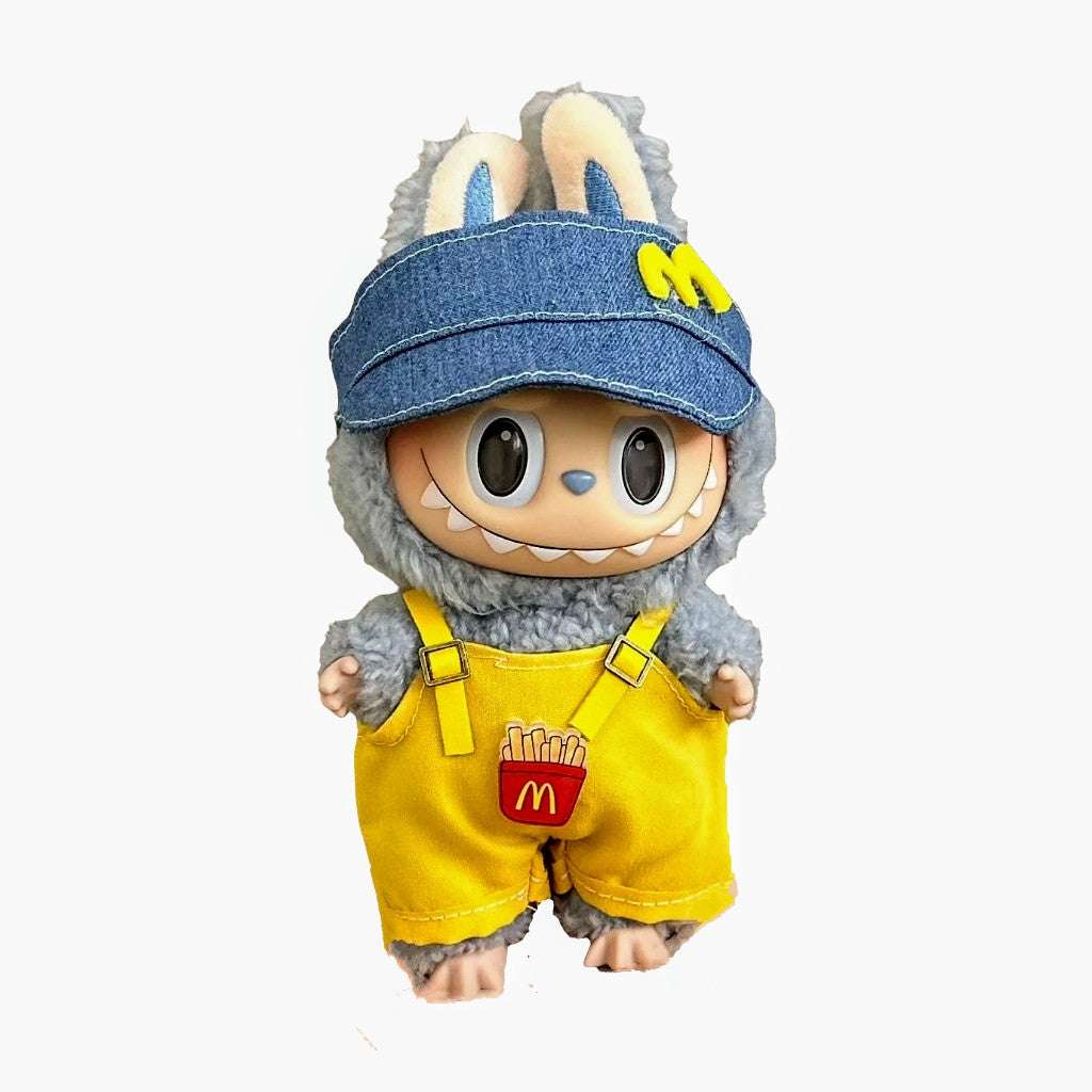 alt="Tenues miniatures Labubu – collection variée avec salopette rayée, robe à motifs, costume animalier, vêtements kawaii faciles à enfiler pour figurines 15-17 cm"