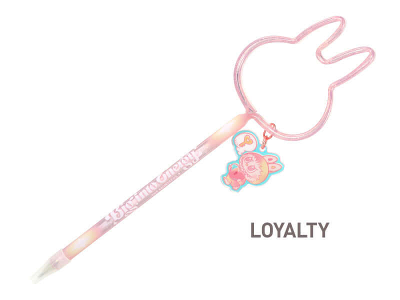 Stylo mignon Labubu en forme de lapin rose avec accessoire, partie de la série Big into Energy.