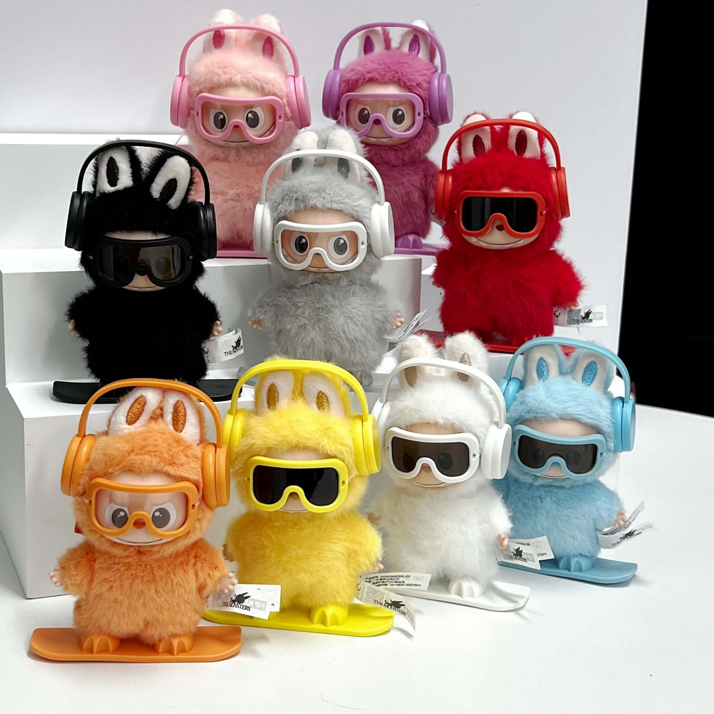 Équipement Snowboard pour Labubu, peluches colorées sur des planches, avec écouteurs et masques de ski, 10 pièces.