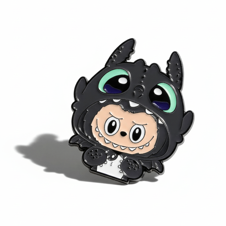 Pins Labubu Dragon Toothless en métal, design mignon de personnage en costume de dragon.