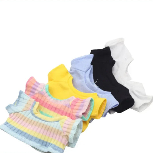 alt="Vêtements en coton pour figurines Labubu – couleurs variées, style kawaii, tissu doux et confortable, accessoires mode pour poupées 15-17 cm"