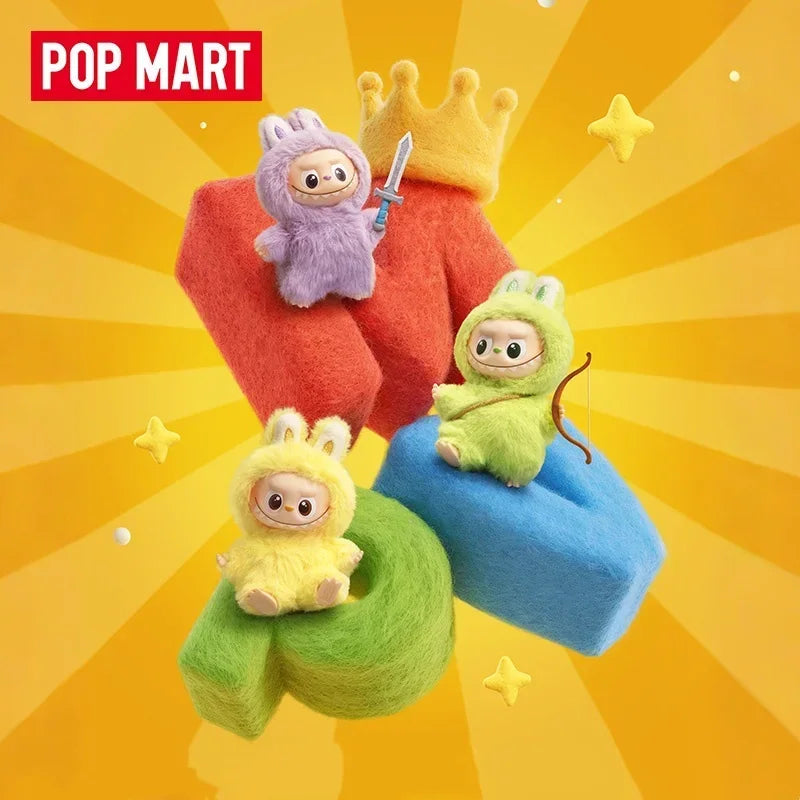 alt="Figurines Labubu Pin for Love Pop Mart – première édition, mini peluches colorées avec lettres alphabétiques, collection blind box exclusive"