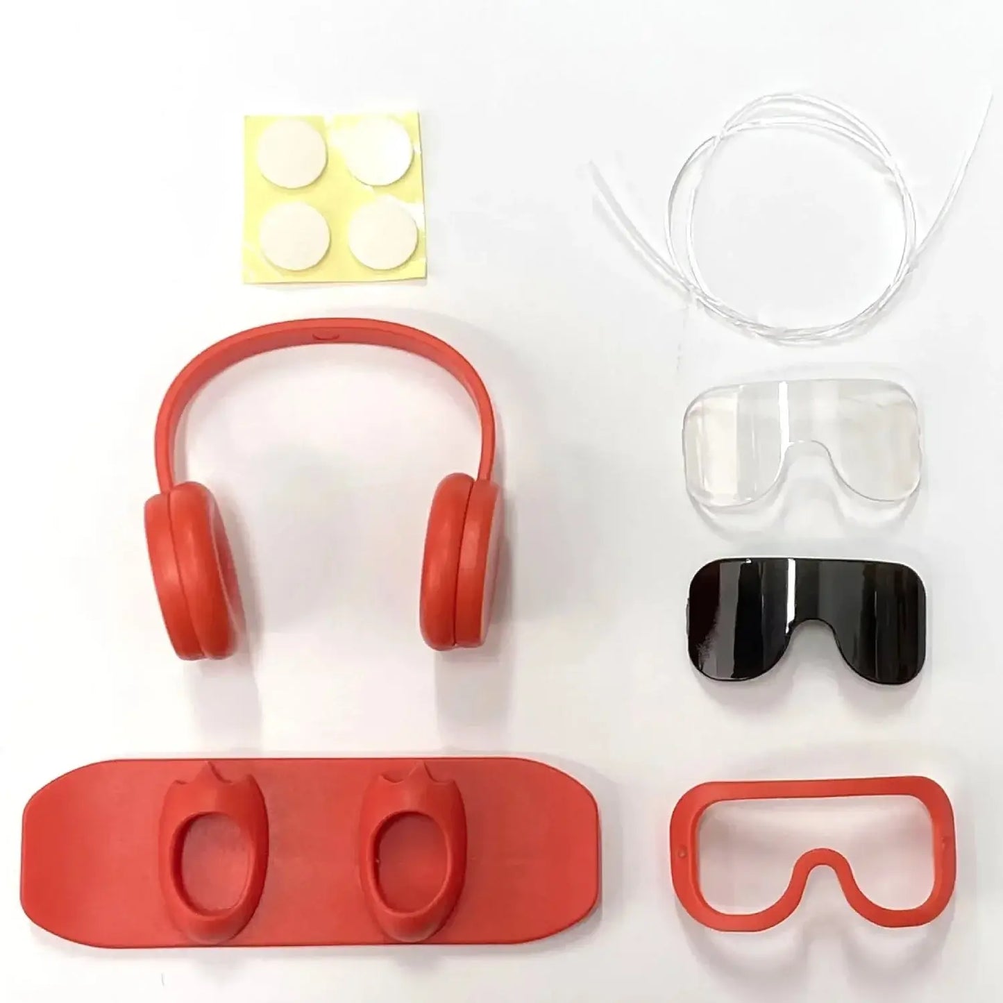 Équipement Snowboard incluant écouteurs oversize, lunettes transparentes et lunettes noires