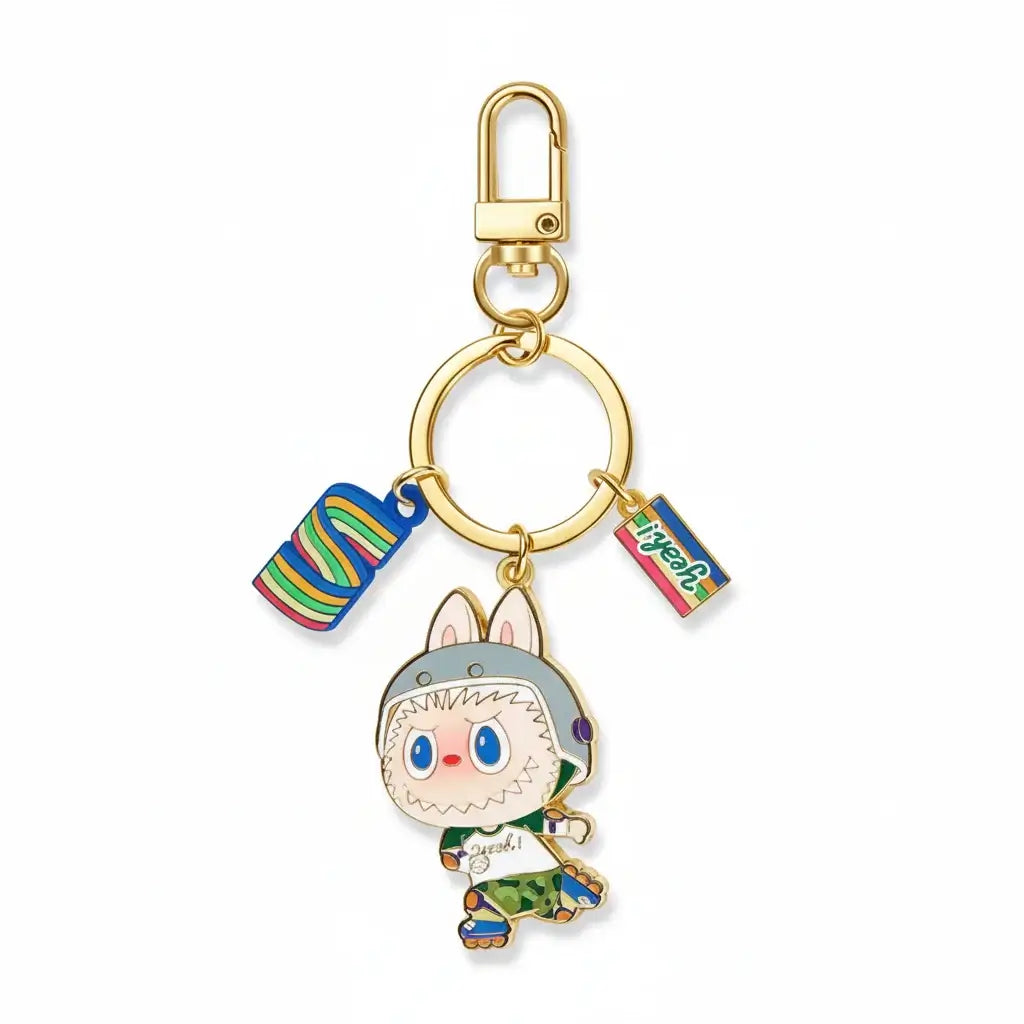 Porte-Clefs Bonbons Labubu de Pop Mart avec un personnage mignon en roller et des accessoires colorés.