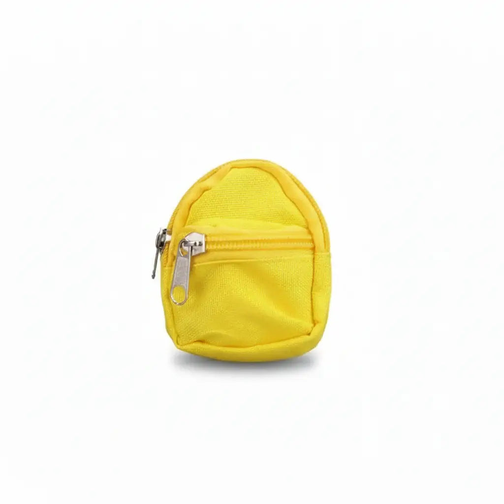 Sacs à dos mini - Padded pour Labubu - image d'une petite pochette jaune avec fermeture éclair.