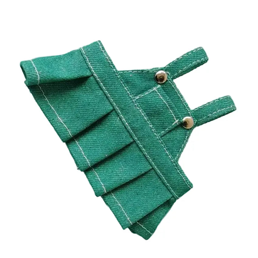 Tenue Labubu - Salopettes et Jupes Plissées à Bretelles en vert, vêtement pour figurines.