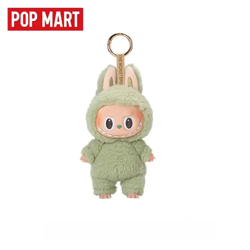 Labubu porte-clés en vinyle avec un costume de lapin vert, adoré pour sa conception unique par Pop Mart.