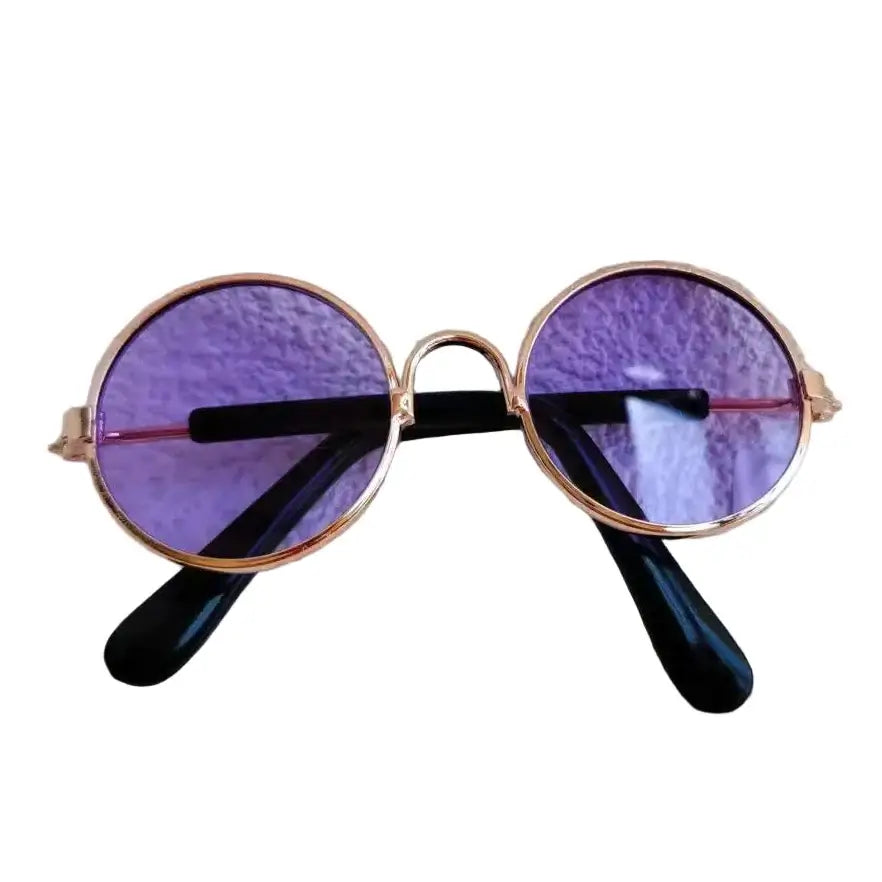 Lunettes stylées Labubu avec verres violets, idéales pour transformer tes figurines en icônes de mode.