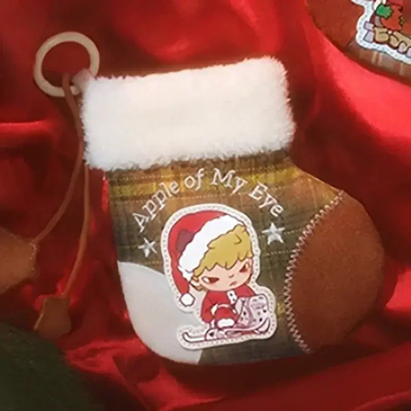 Chaussette décorative Labubu Apple Of My Eye avec motif de Noël et personnage en culottes courtes.