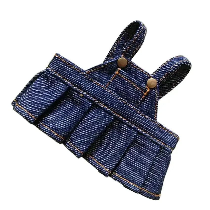 Tenue Labubu - Salopettes et Jupes Plissées à Bretelles, salopette en jean avec plis et bretelles.