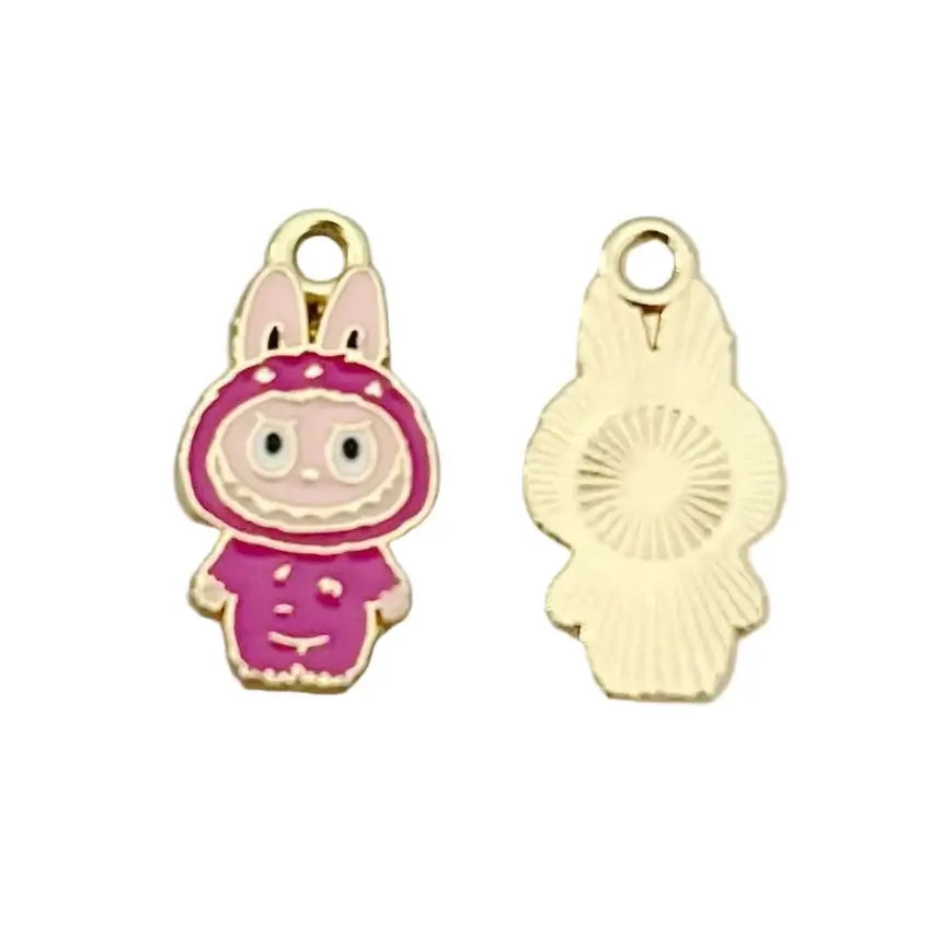 Pendentifs Labubu - Charm en émail rose avec un personnage de lapin adoré, idéal pour colliers et bracelets.