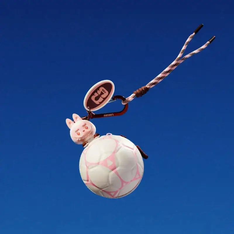 Mini sac Labubu en forme de ballon de football, de la série THE MONSTERS × FIFA, avec un design adorable.